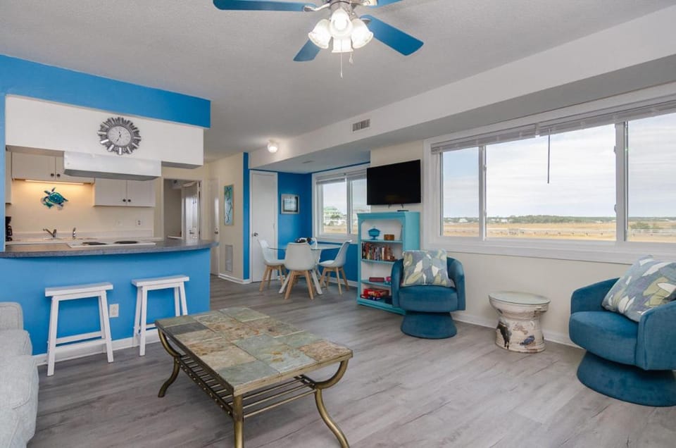 Sunshine Daydream by Bryant Real Estate House in Carolina Beach