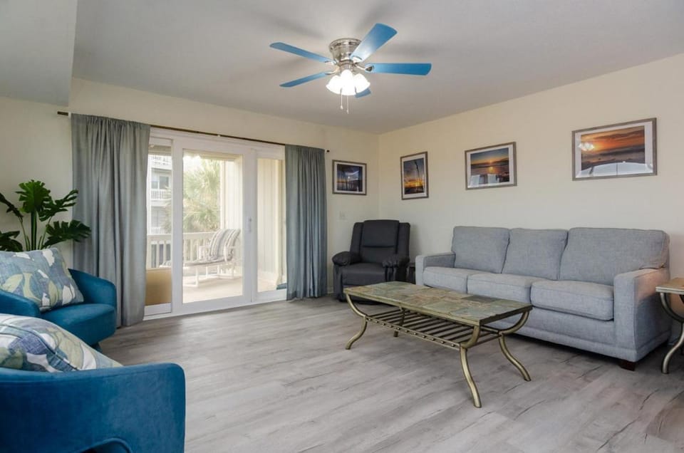 Sunshine Daydream by Bryant Real Estate House in Carolina Beach