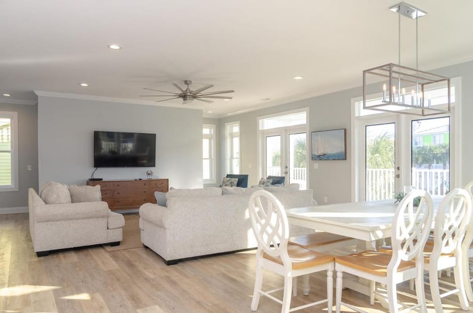 Popeyes by Bryant Real Estate House in Kure Beach