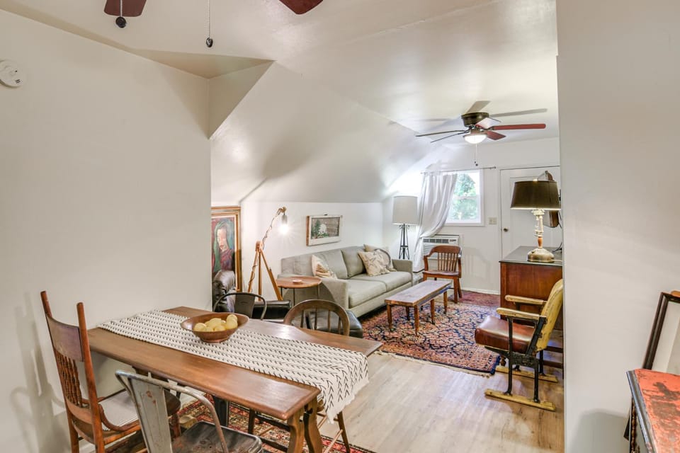 Walk to Downtown Chico! Tree-Lined Apt w/ Deck House in Chico