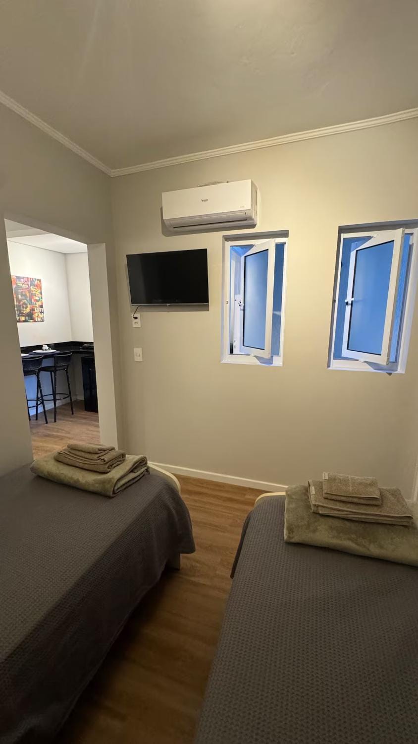 Bed, TV and multimedia, Bedroom, Inner courtyard view, room service, air conditioner