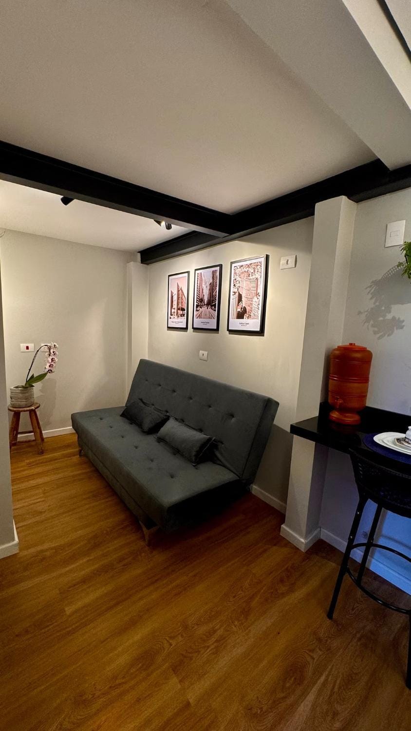 Bed, TV and multimedia, Coffee/tea facilities, Food and drinks, Seating area, Dining area, Inner courtyard view, furniture, internet, microwave, minibar