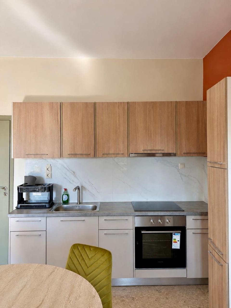 Coffee/tea facilities, Kitchen or kitchenette, oven, stove