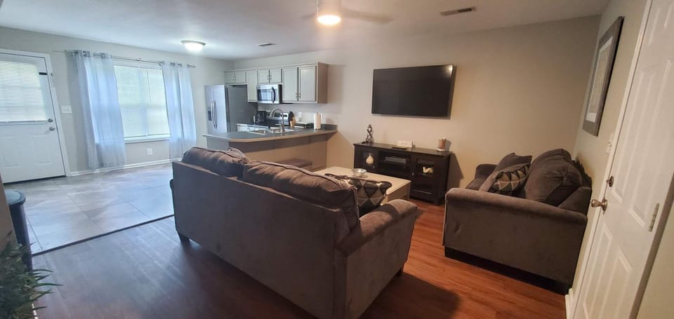 Cozy Clarksville 2BR Duplex Near Fort Campbell House in Clarksville