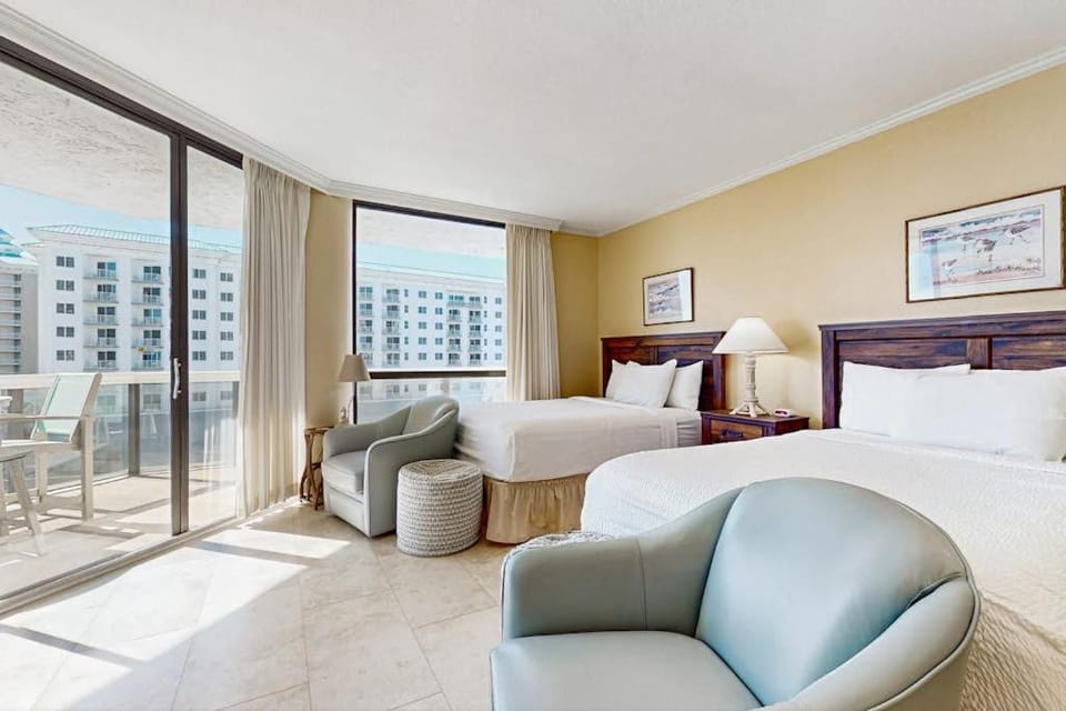 Gulf-view condo with beach access pools hot tubs tennis & private balcony Apartment in Miramar Beach