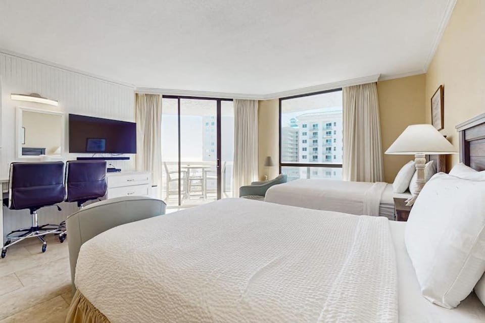 Gulf-view condo with beach access pools hot tubs tennis & private balcony Apartment in Miramar Beach