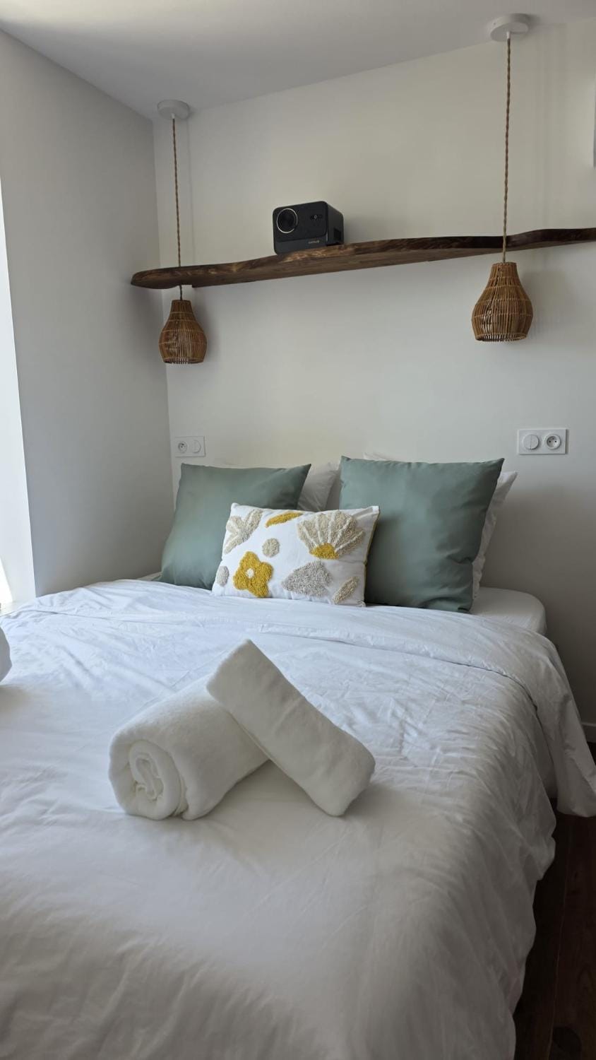 TV and multimedia, Bedroom, internet, storage, air conditioner