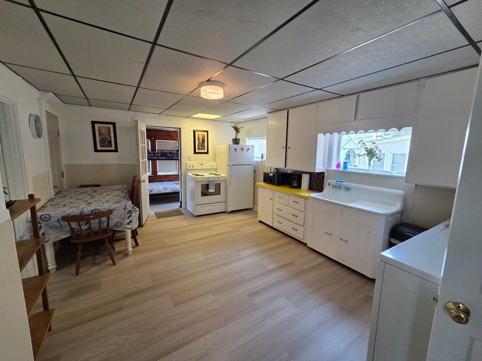 Renovated 3BD apt Pet Friendly and 8 min to beach Apartment in Old Orchard Beach