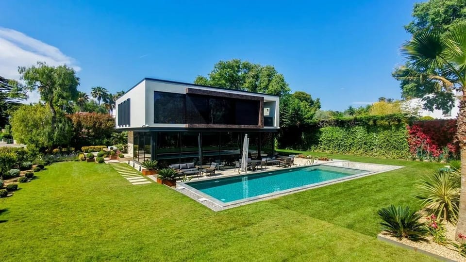 Property building, Swimming pool