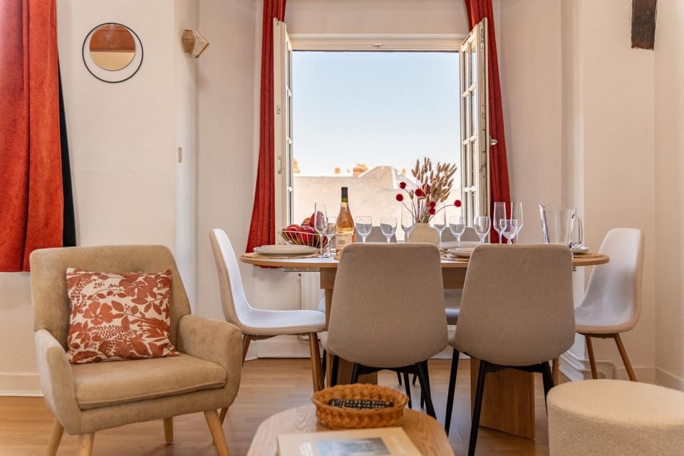 Dining area, Meals