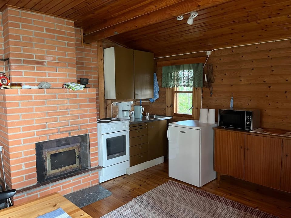 Kitchen or kitchenette, fireplace, fireplace, kitchen, kitchen