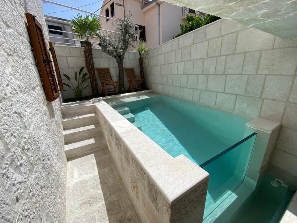 Swimming pool, Swimming pool
