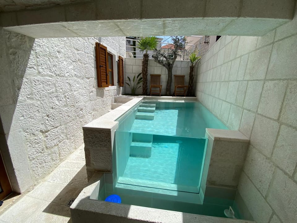 Swimming pool, Swimming pool