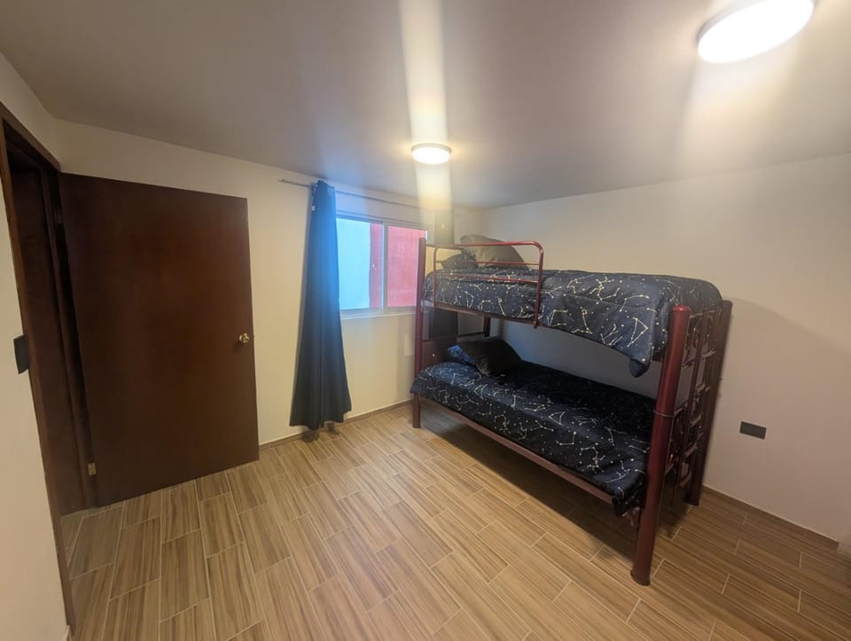 Bedroom, bunk bed