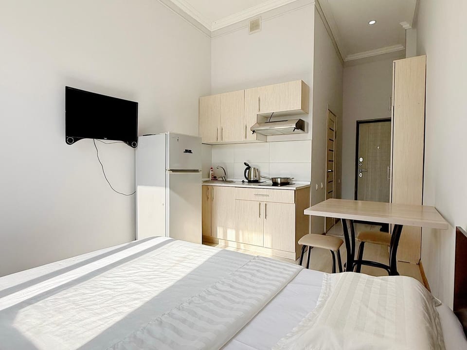 Bed, TV and multimedia, kitchen