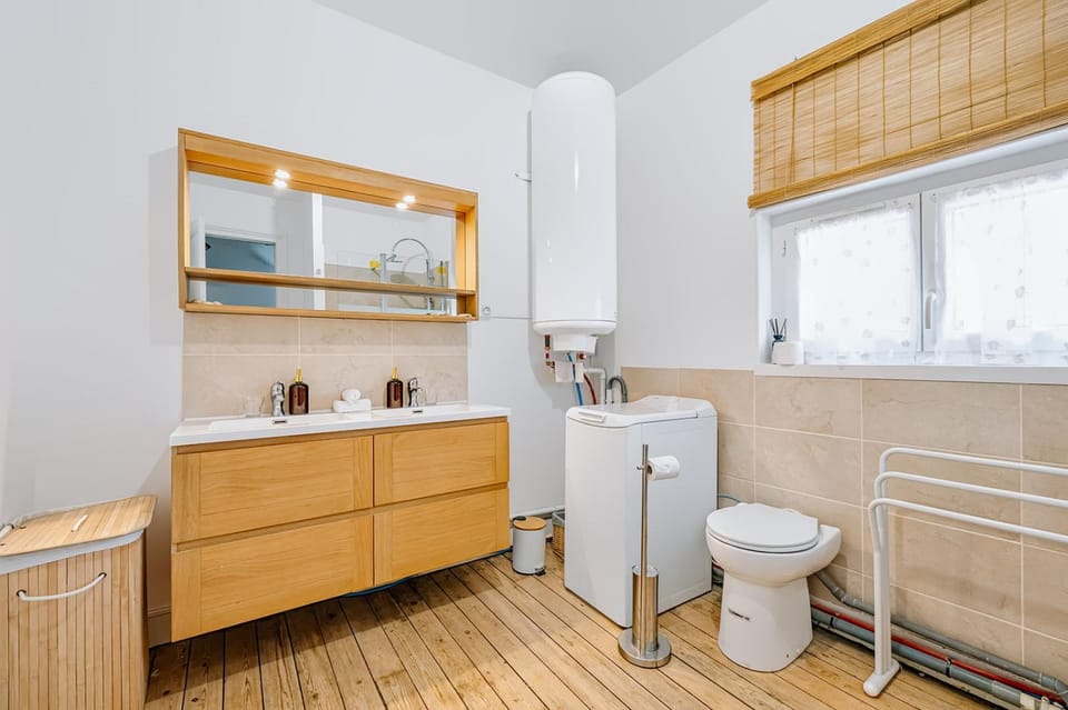 Toilet, Bathroom, washing machine