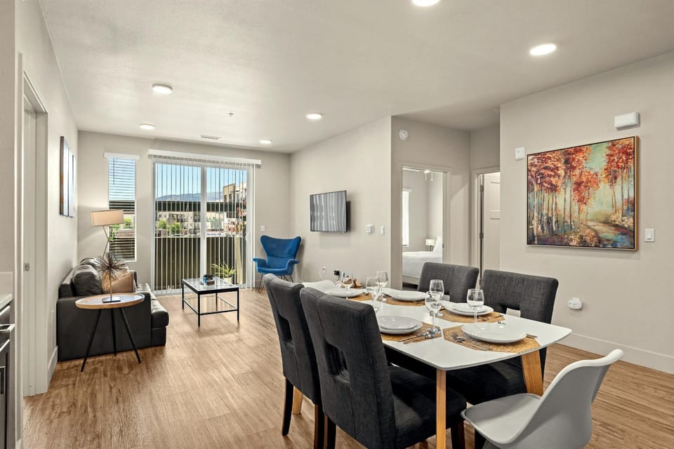 Living room, Dining area