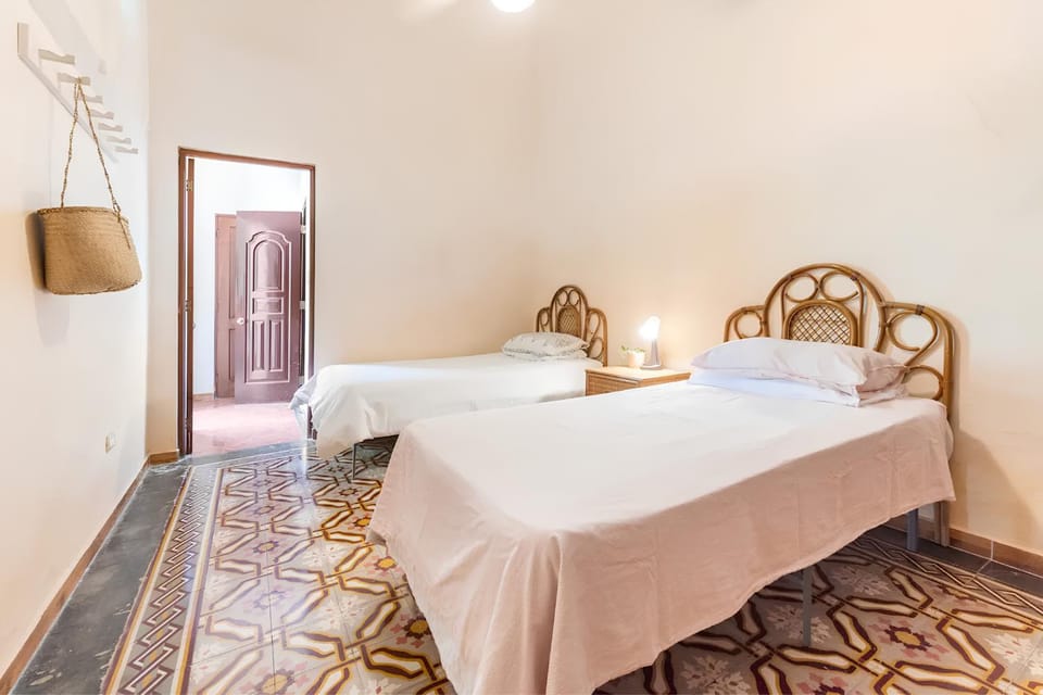 Photo of the whole room, Bedroom