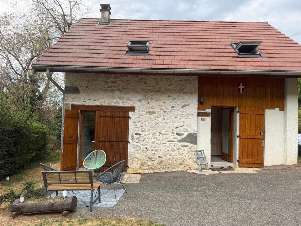 Lecrin D Aiguebelette House in Auvergne-Rhône-Alpes