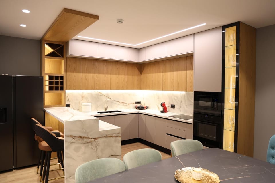Kitchen or kitchenette, Dining area, minibar, stove
