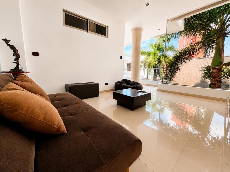Living room, Garden view, Mountain view