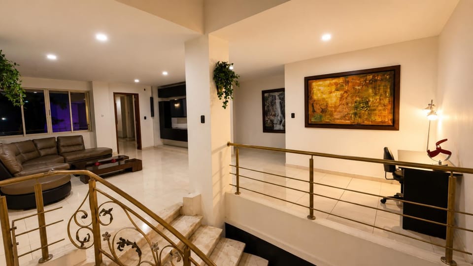 Communal lounge/ TV room, Living room, Seating area