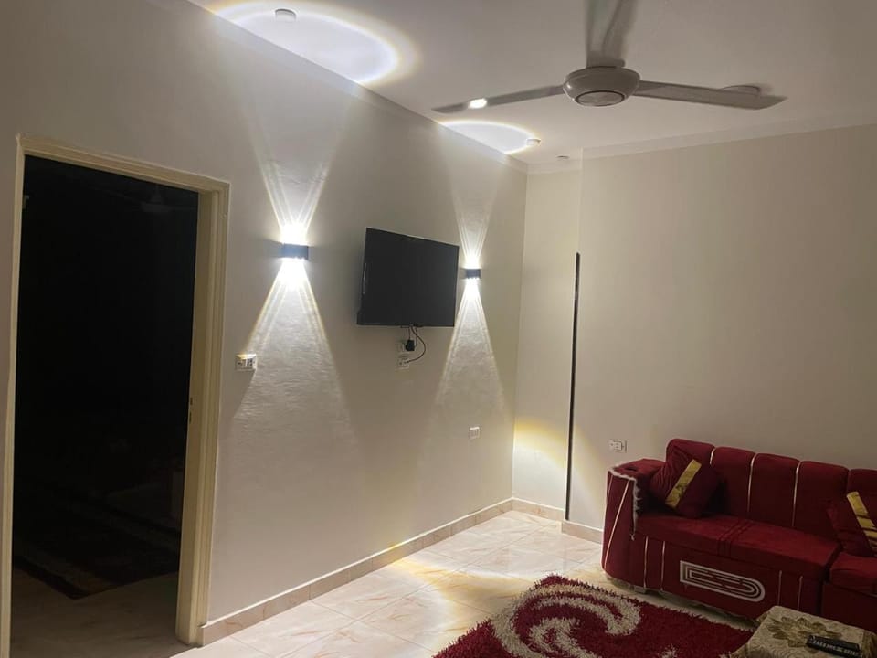 TV and multimedia, Seating area, fireplace