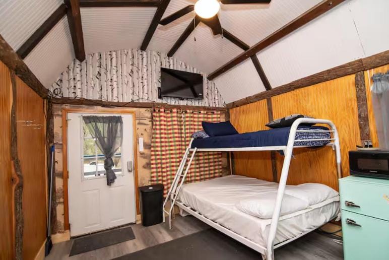 Hunter2 Cabin at Crater Diamonds Cabin in Pike County