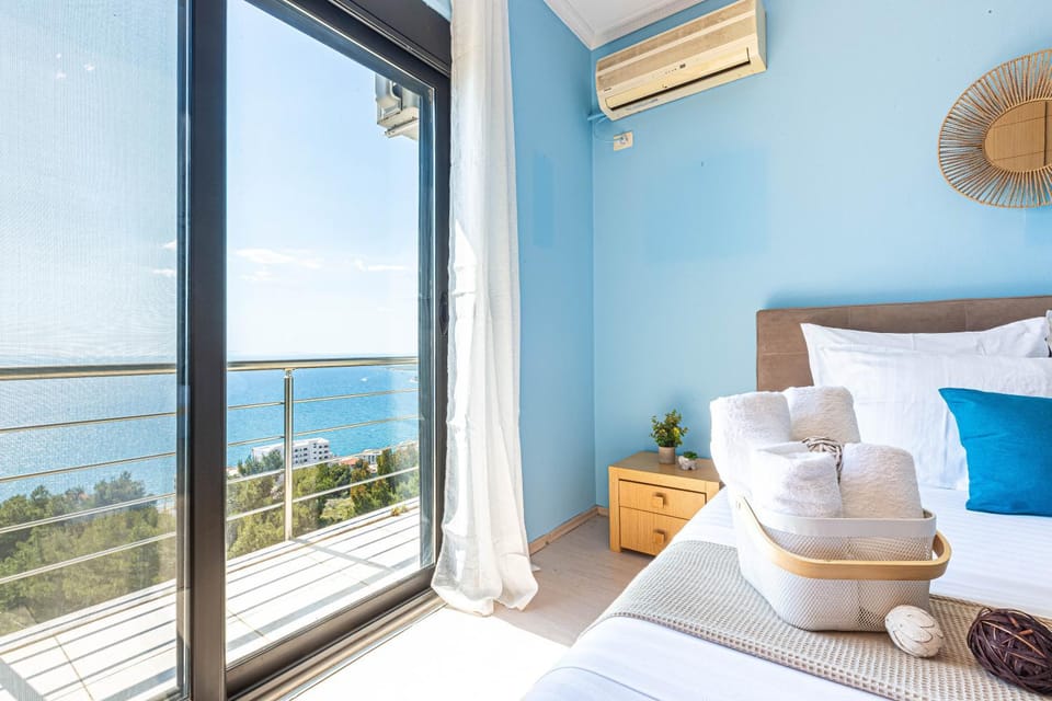 Saranda Penthouse, 3 Bedroom with Super Sea View Veranda Apartment in Sarandë