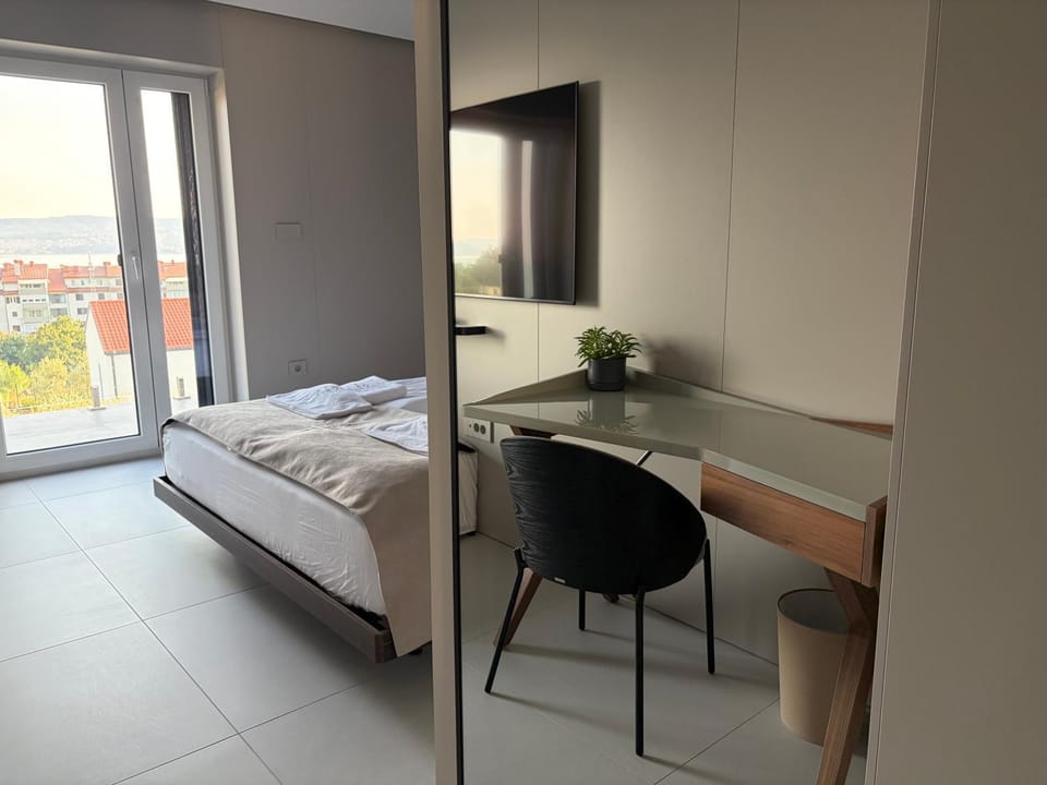 Bed, Living room, Photo of the whole room, Bedroom