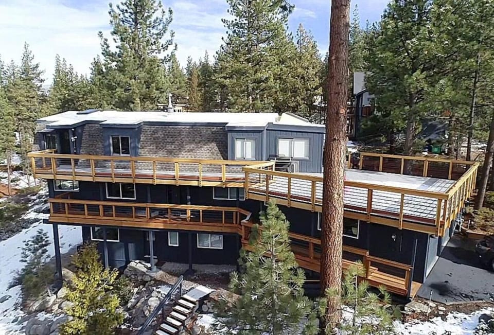 Tahoe Sanctuary - Hot Tub Sauna - Mtn Lake Views - Air Conditioning House in South Lake Tahoe