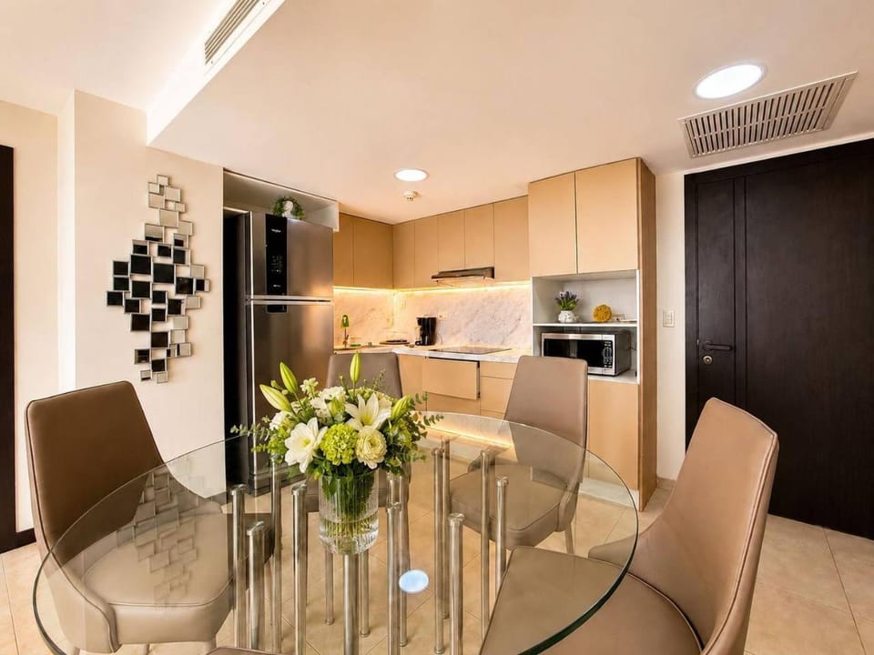 Kitchen or kitchenette, Living room, Seating area, minibar, pet friendly, stove