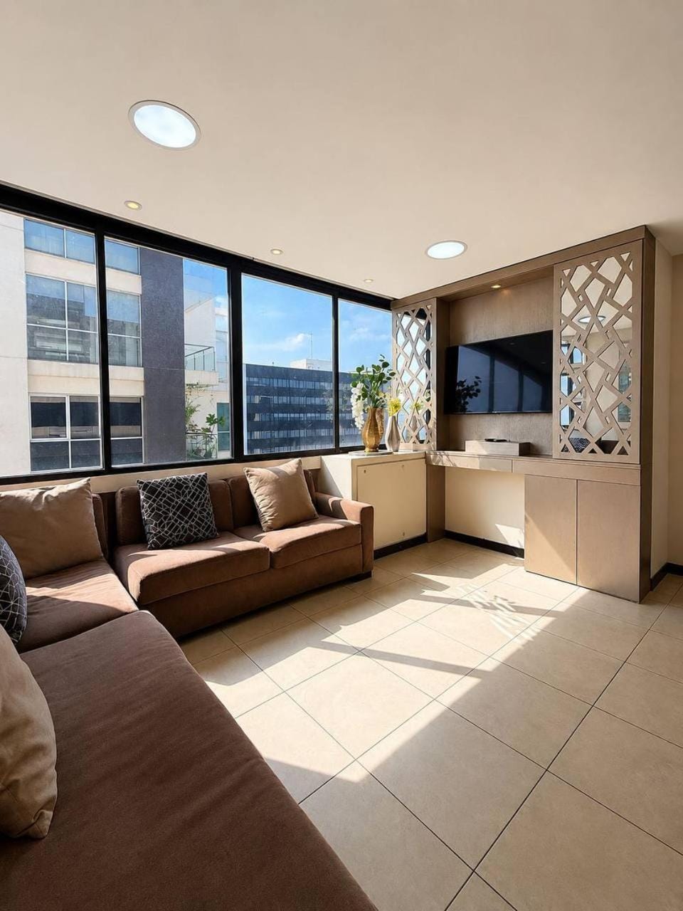 Communal lounge/ TV room, TV and multimedia, View (from property/room), Balcony/Terrace, Living room, Seating area, Evening entertainment