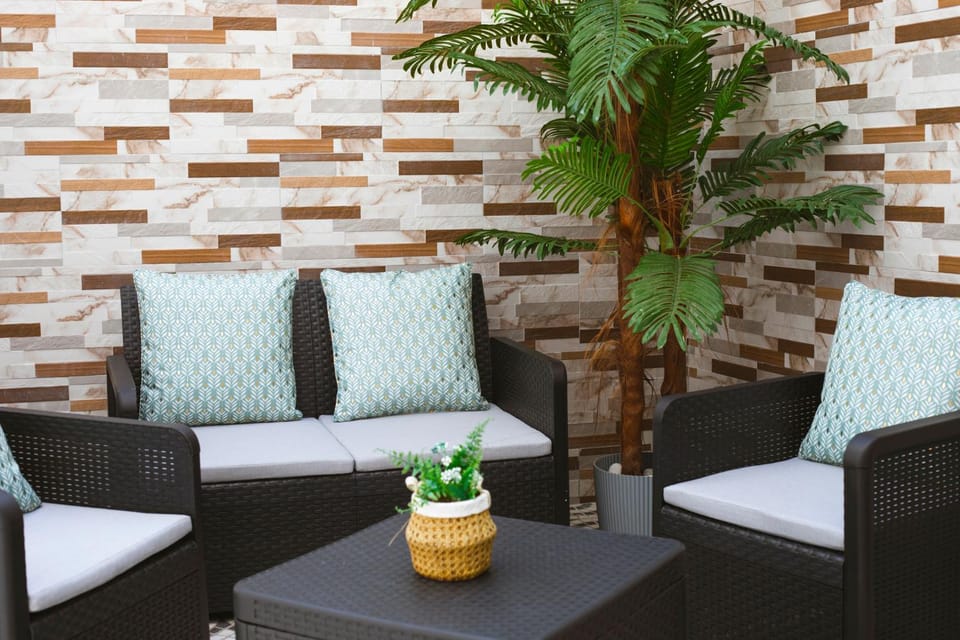 Patio, Balcony/Terrace, Decorative detail, Seating area