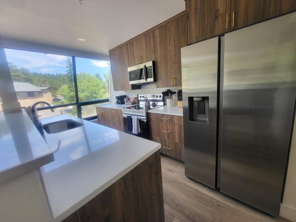 Modern Stay in the Heart of Evergreen Apartment in Evergreen