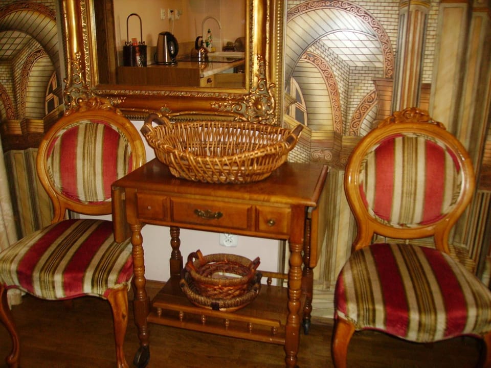 Decorative detail, Seating area