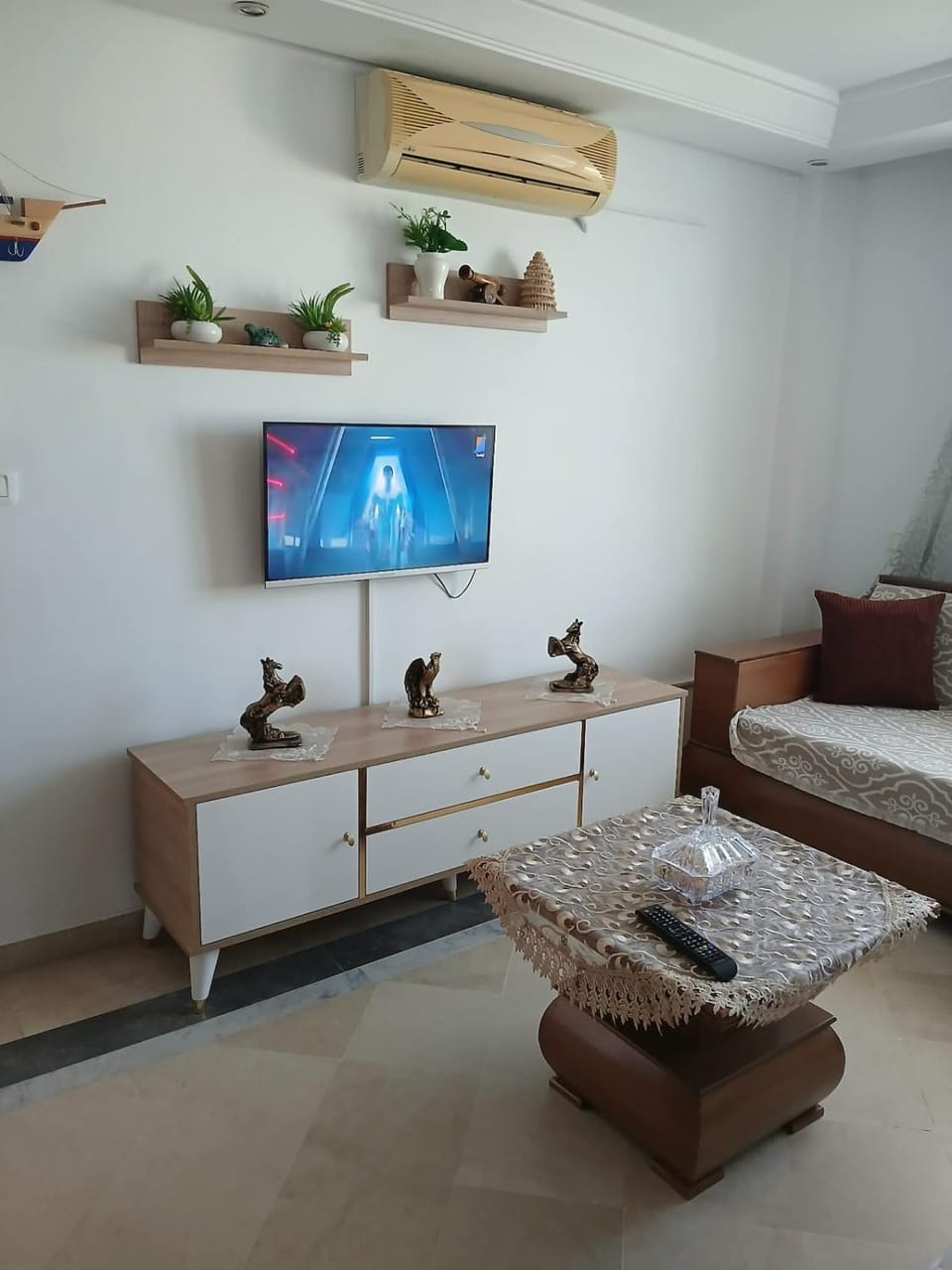 TV and multimedia, Living room, air conditioner