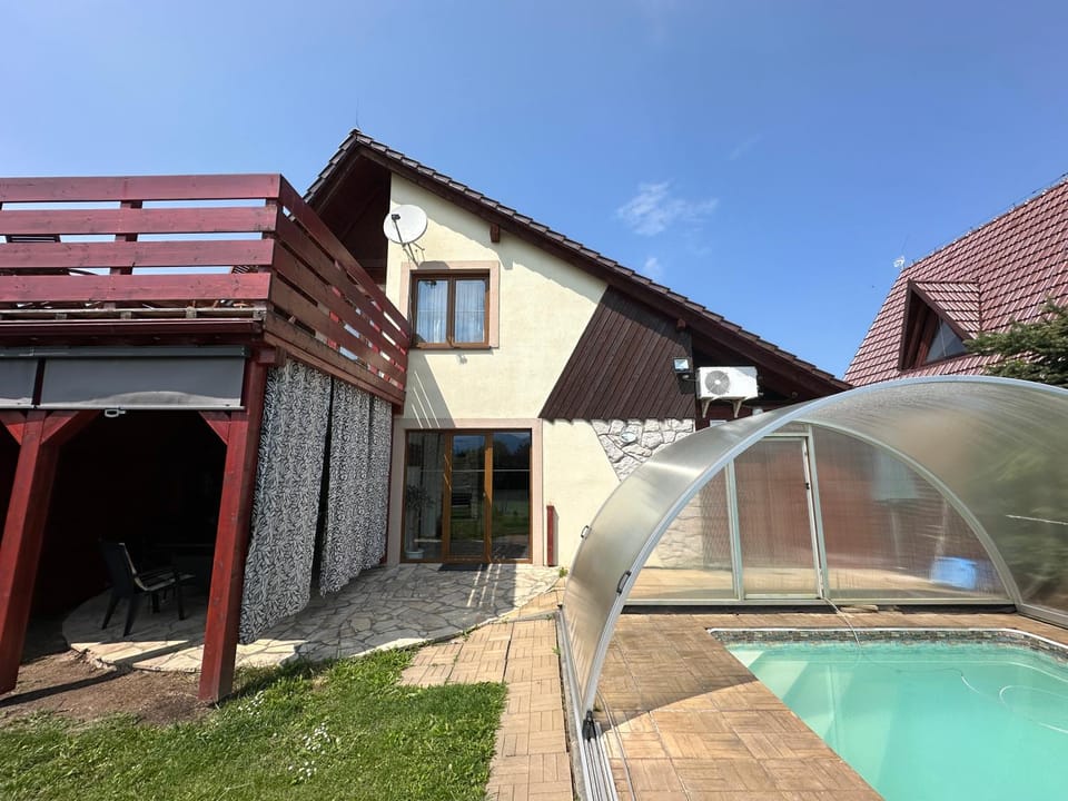 Property building, Swimming pool