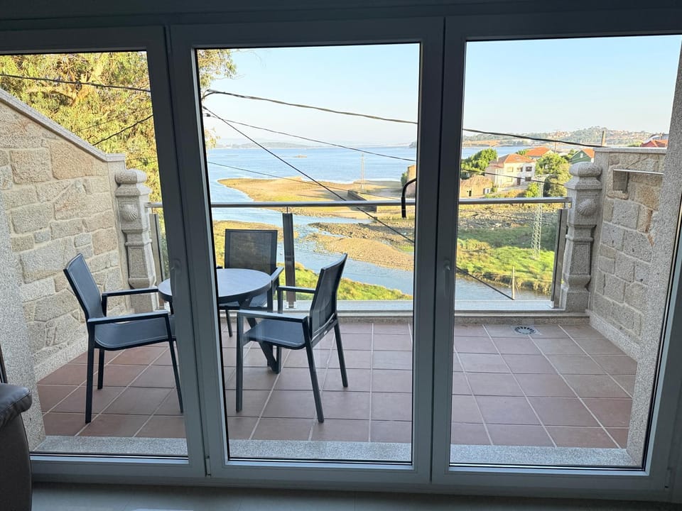 Natural landscape, Balcony/Terrace, Dining area, Sea view