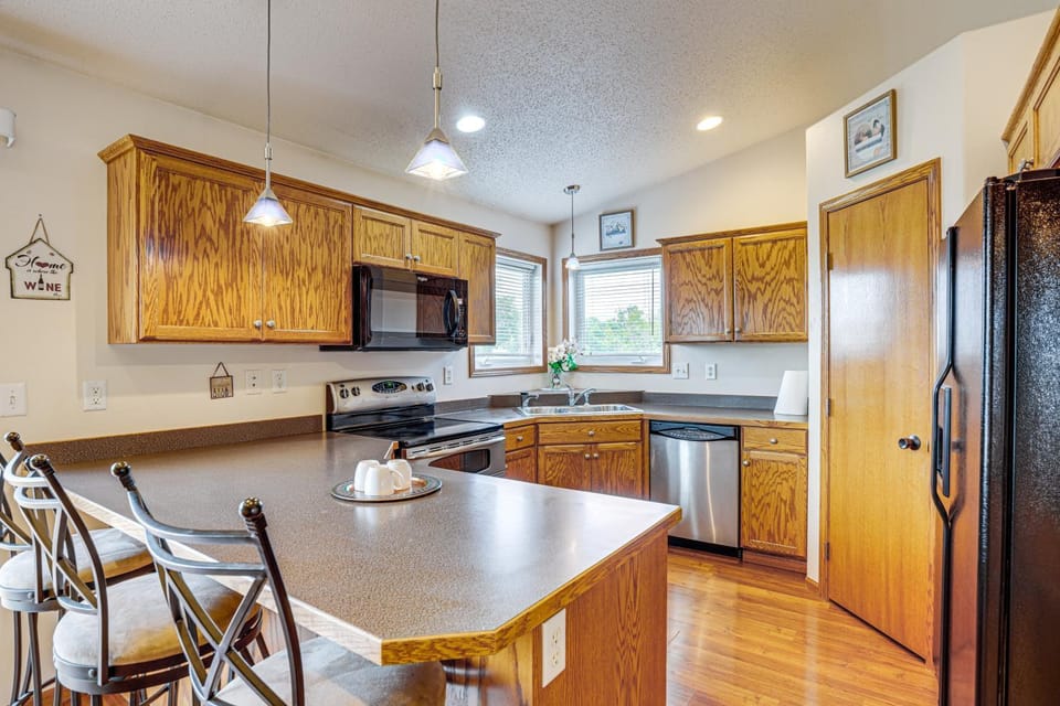 Deck & Yard! Moorhead Getaway Near Downtown Fargo House in Moorhead