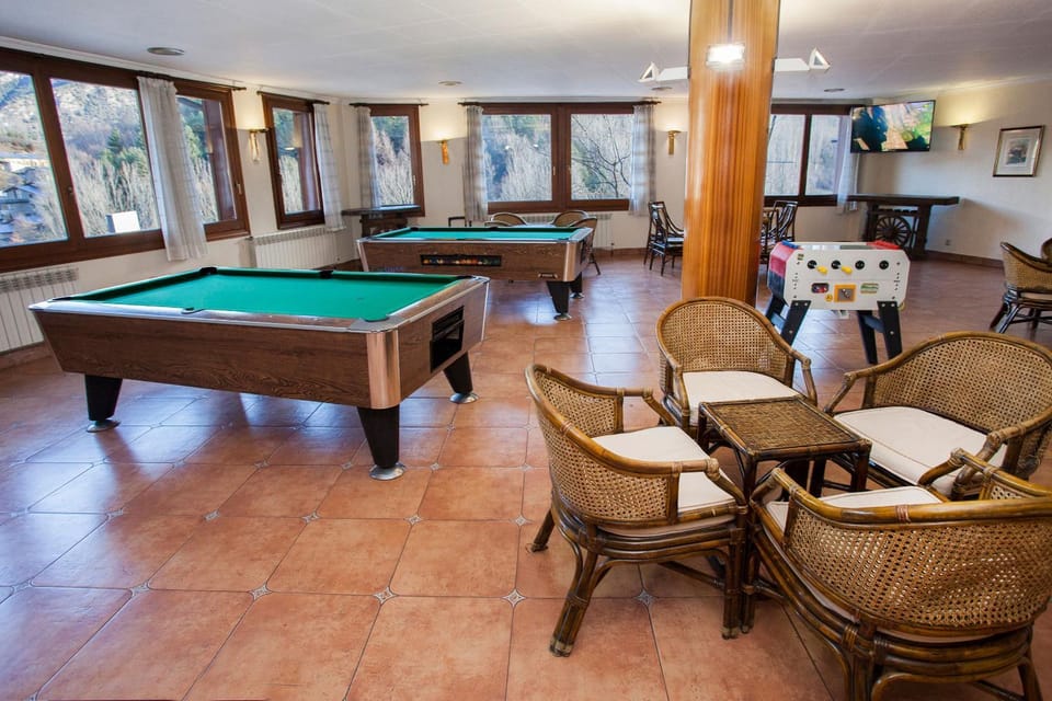 Billiard, Game Room