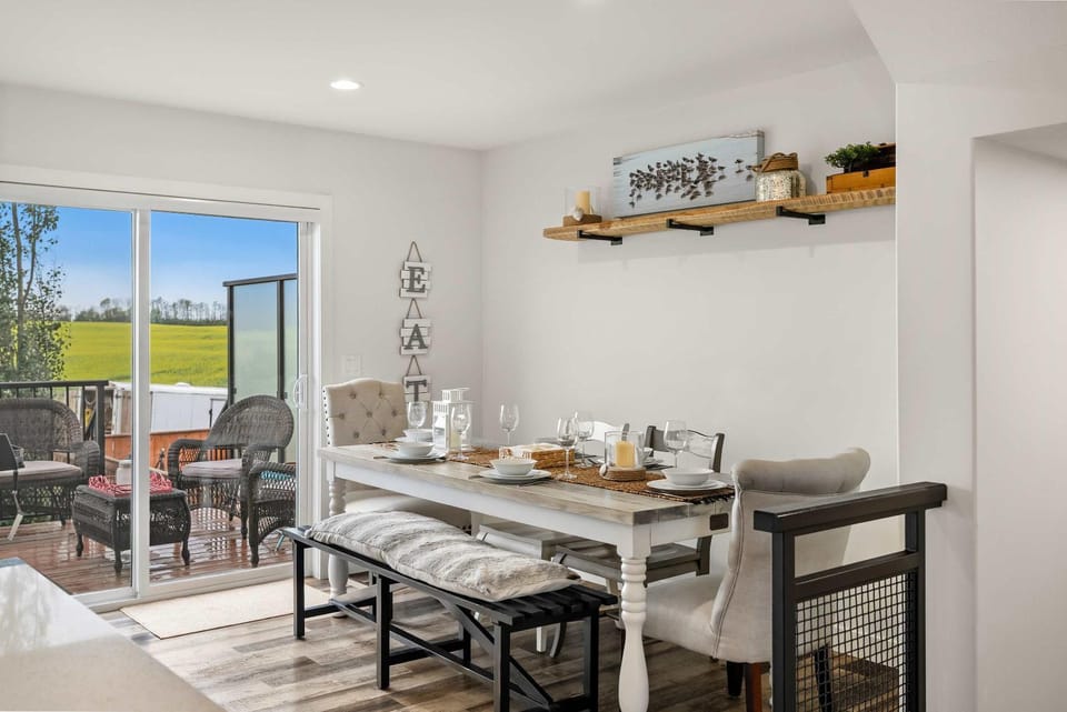 On The Ridge 3BR Sylvan Lake Retreat Sleeps 6 House in Sylvan Lake