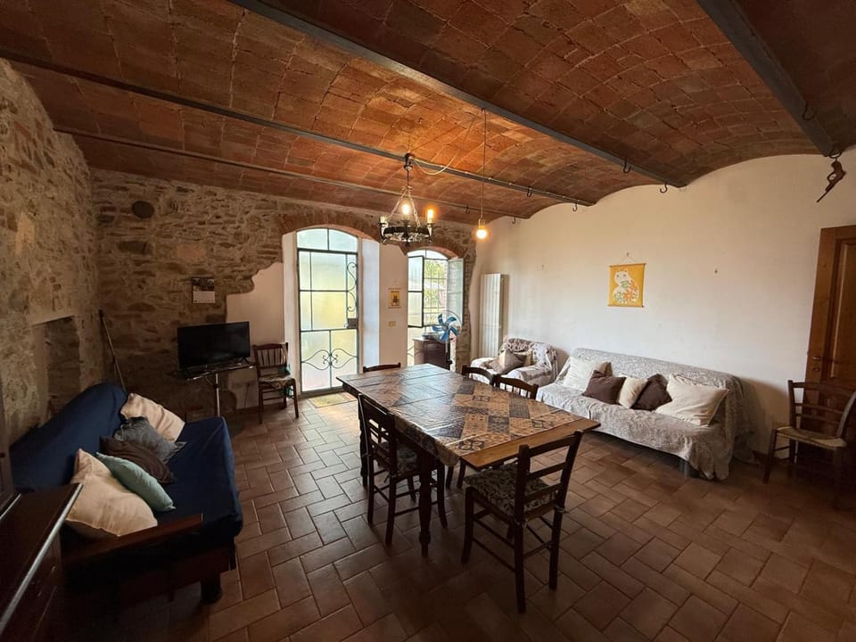 TV and multimedia, Living room, Dining area, Lunch