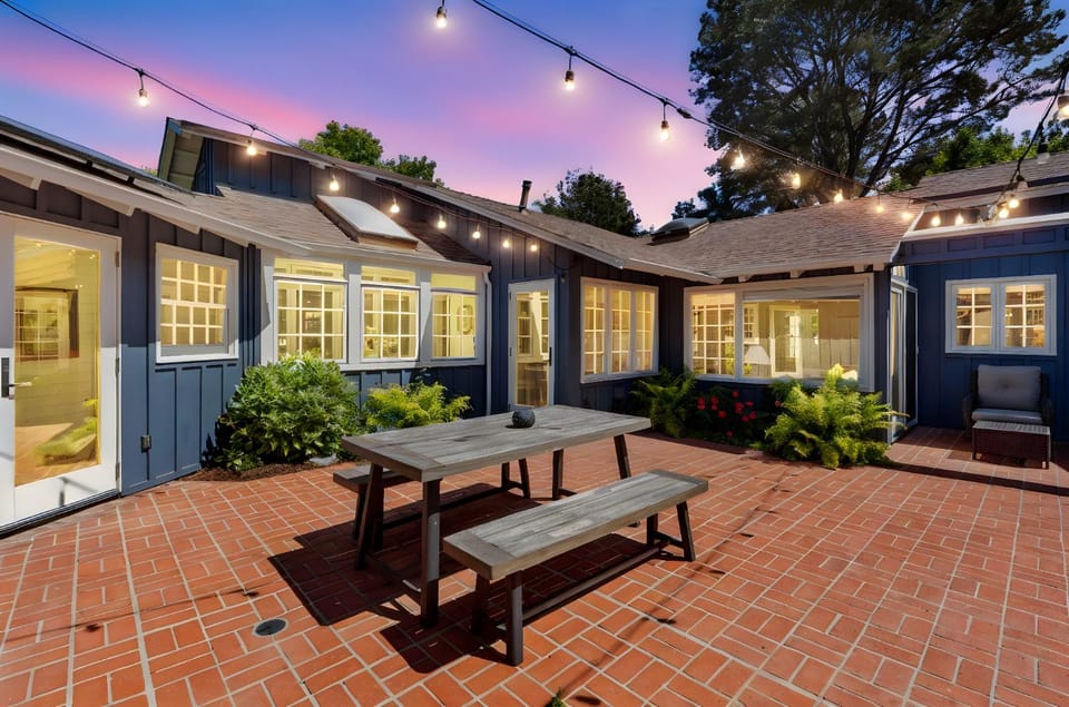 Pool, spa, 1 mile from the beach! The Deja Blue Pool Paradise in La Jolla Apartment in La Jolla Shores