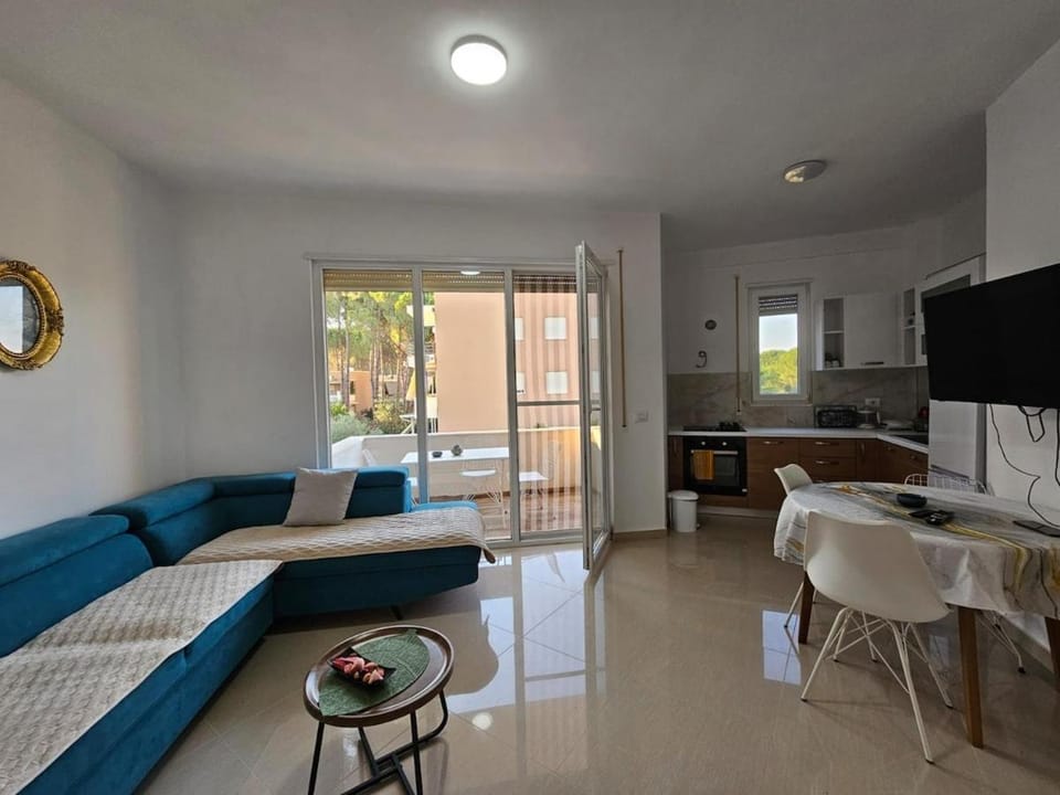 TV and multimedia, Kitchen or kitchenette, Living room, Dining area