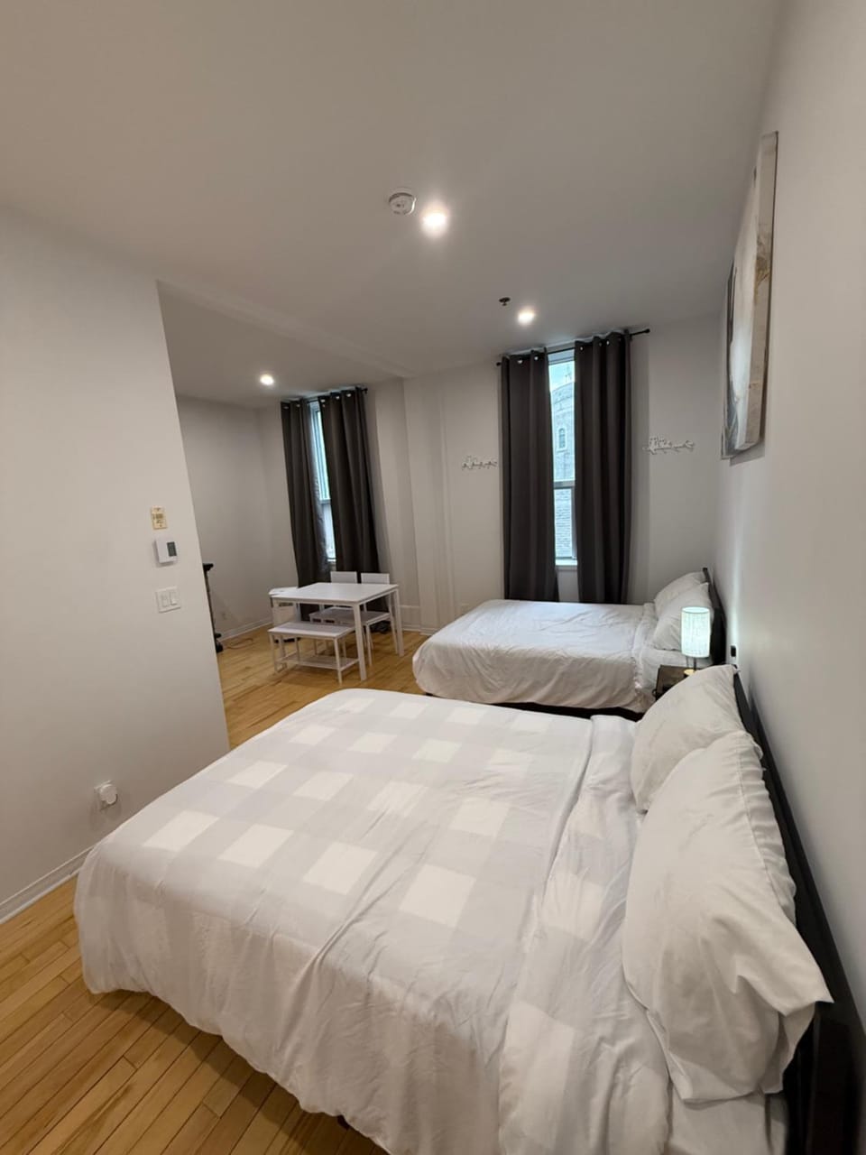Cozy studio sleeps 4 with Free private parking Apartment in Laval
