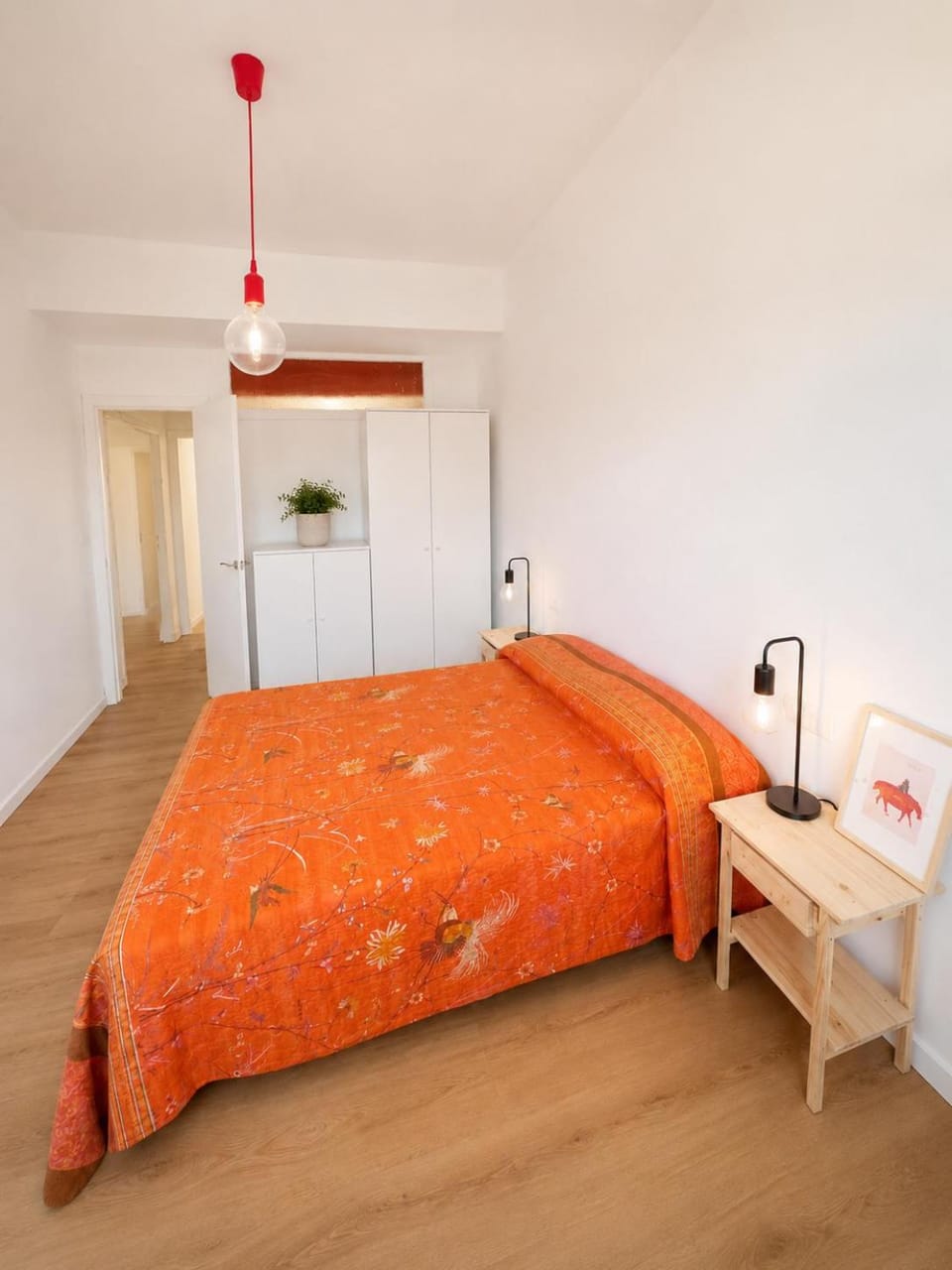 Bed, Photo of the whole room, Bedroom