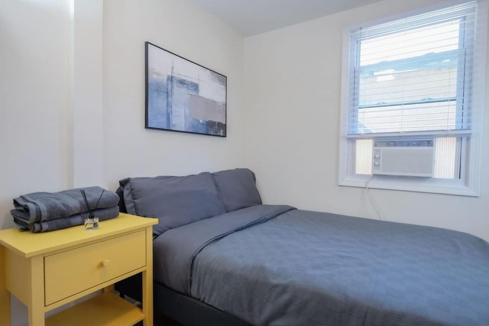 2BR w private patio in Ironbound NYC, EWR, MetLife Apartment in East Orange
