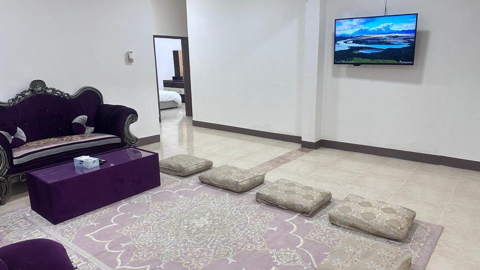 Communal lounge/ TV room, TV and multimedia, Living room, Seating area