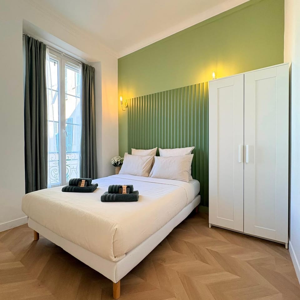 Bed, Photo of the whole room, Bedroom, wardrobe